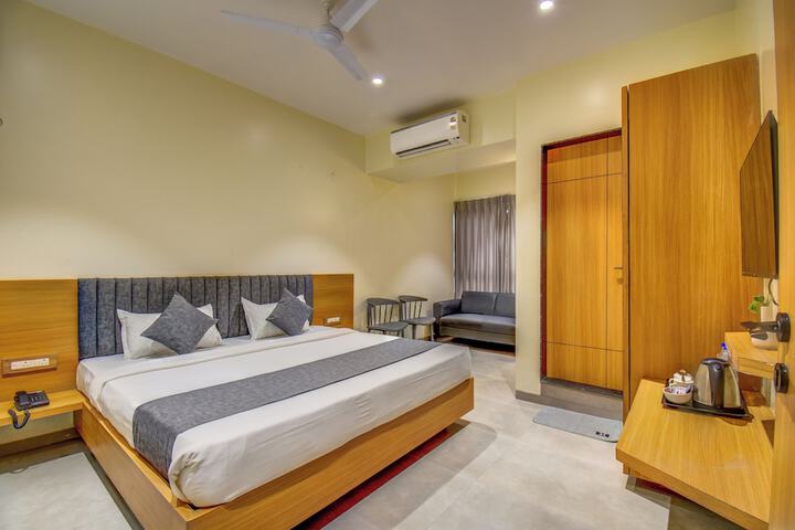Room 4 of 18