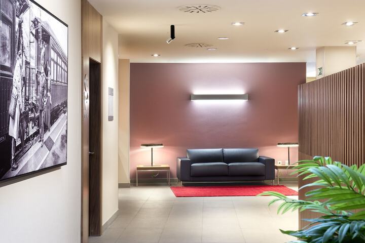 Entrance & Lobby