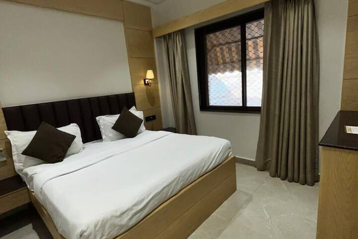 Room 75 of 136