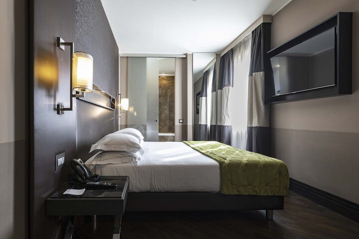 Room 48 of 79