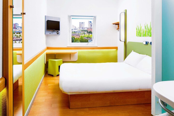 Room 8 of 39