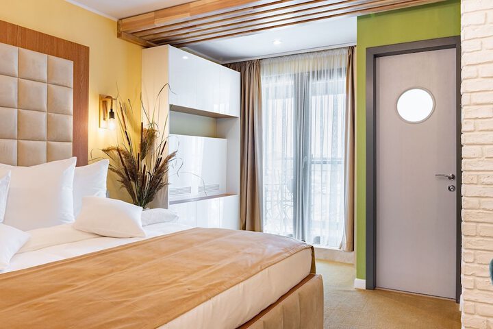Room 10 of 88