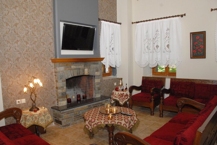 Lounge 20 of 37