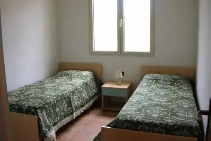 Room 2 of 10