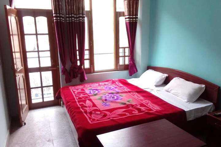 Room 10 of 34