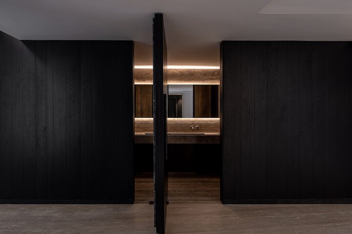 Room 34 of 62