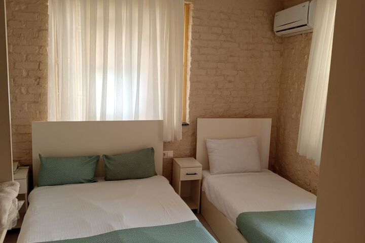 Room 9 of 27
