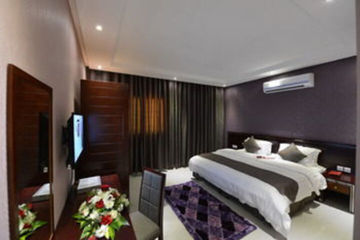 La Fontaine Al Shorouq Suites