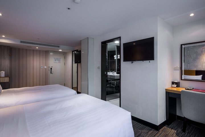Room 11 of 54