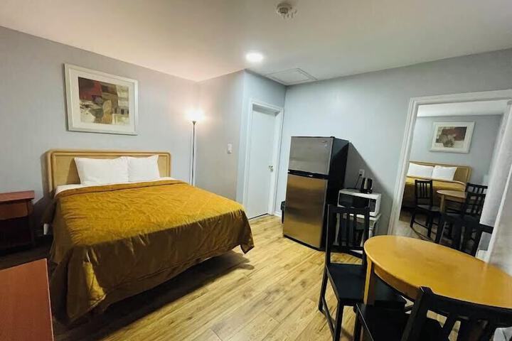Room 2 of 33