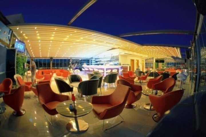 Lounge 39 of 43