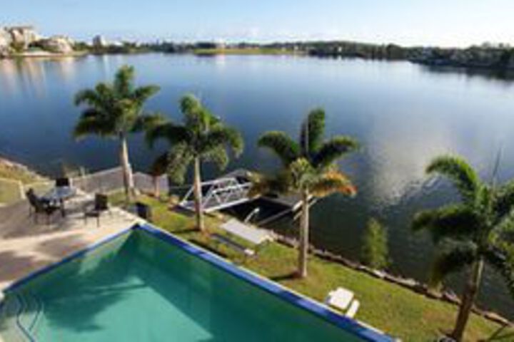Lakehouse Family Oasis