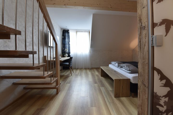 Room 10 of 56