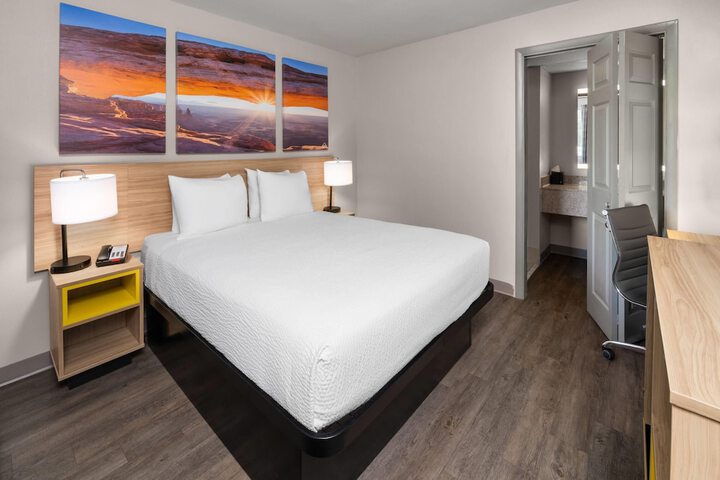 Room 6 of 36