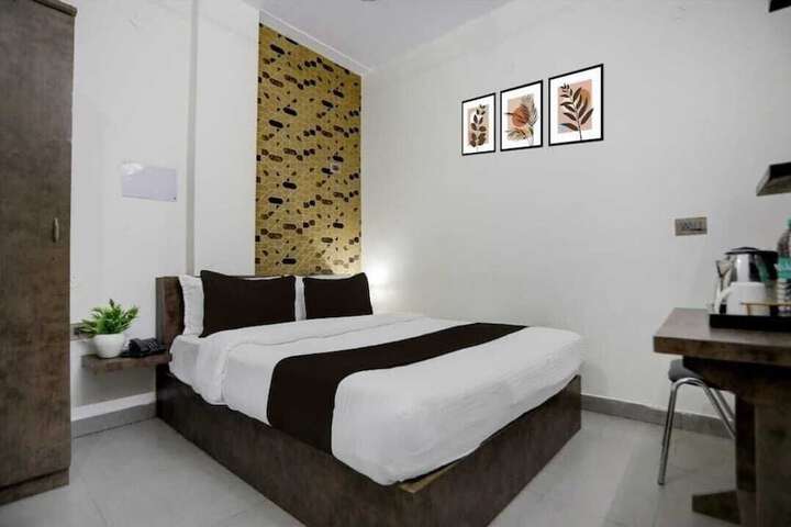 Room 12 of 28