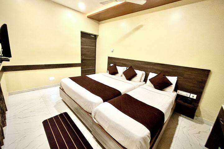 Room 12 of 20