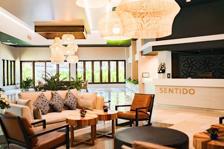 Entrance & Lobby