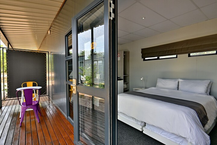 Room 5 of 32