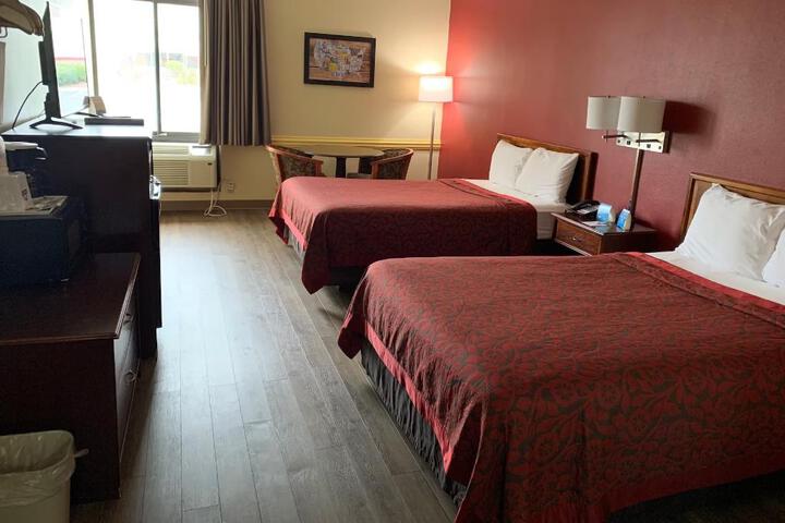 1 King Bed (2 of 4)