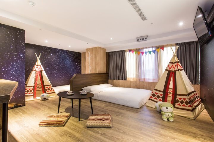 Room 13 of 35