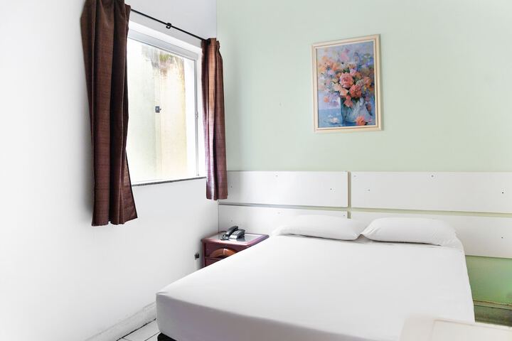 Room 13 of 34