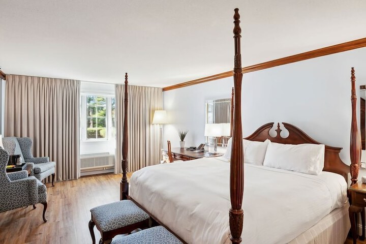 1 King Bed (8 of 8)