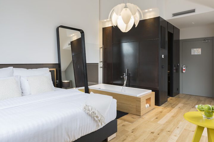 Room 30 of 61