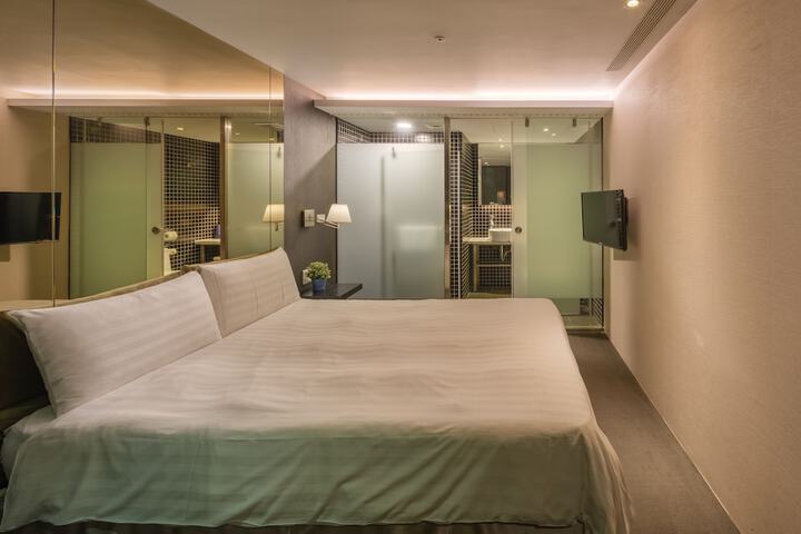 Room 56 of 79