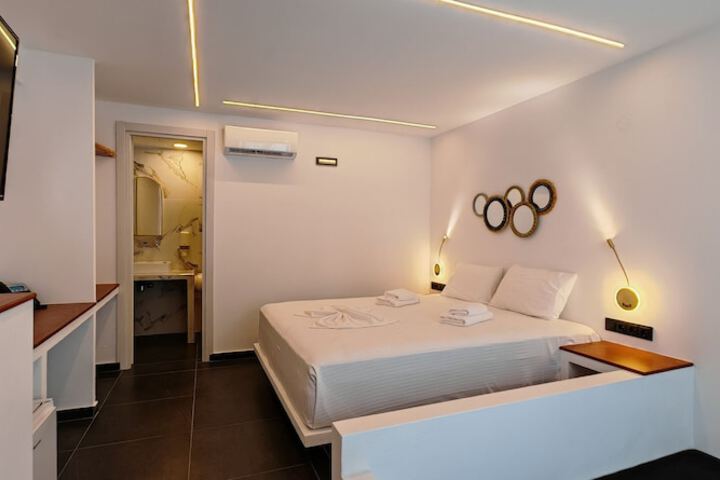 Room 37 of 102
