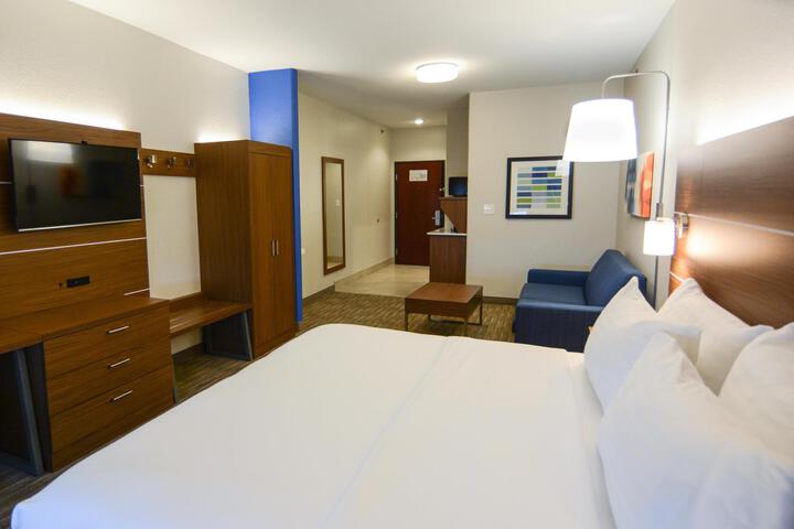 1 King Bed Suite (3 of 7)