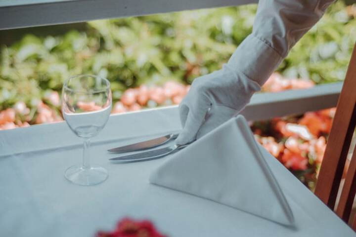 Dining 30 of 48
