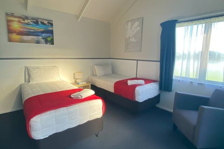 Room 4 of 33