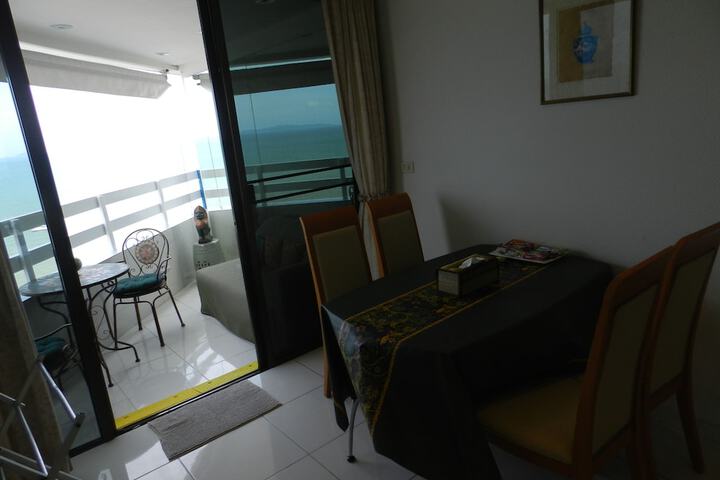 Room 53 of 259