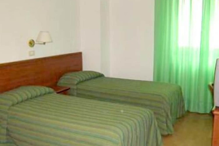 Room 6 of 16