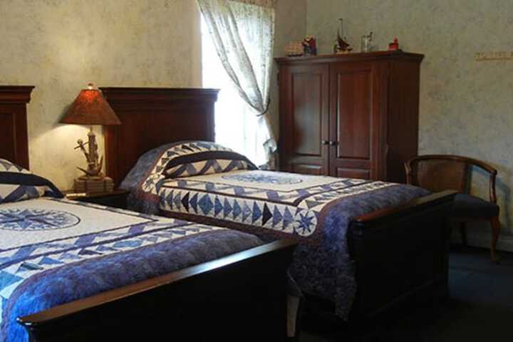 Room 4 of 16