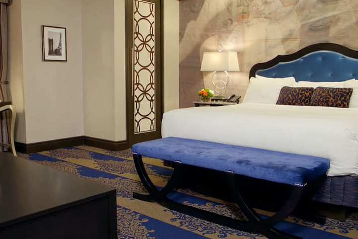 Deluxe King Bed (14 of 14)