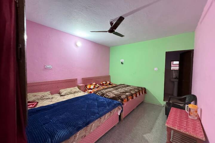 Room 4 of 9