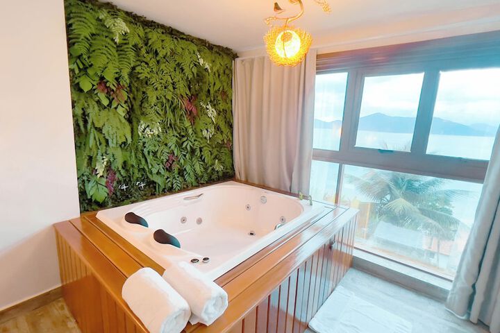 Hot Tub 92 of 118