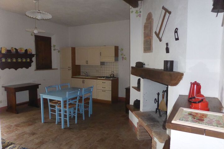 Room 15 of 33