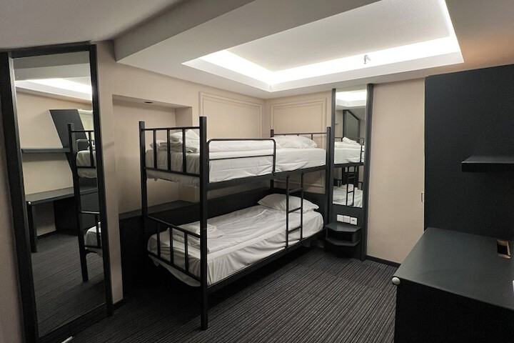 Room 7 of 15