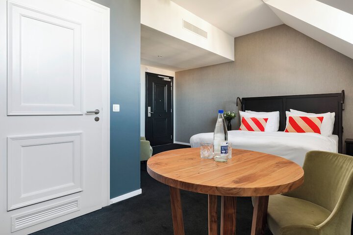 Room 16 of 68