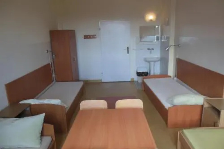 Room 7 of 18