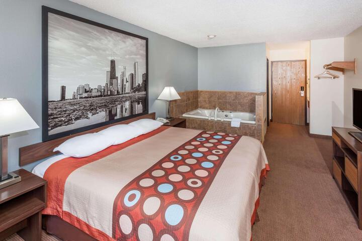 1 Queen Bed (11 of 16)