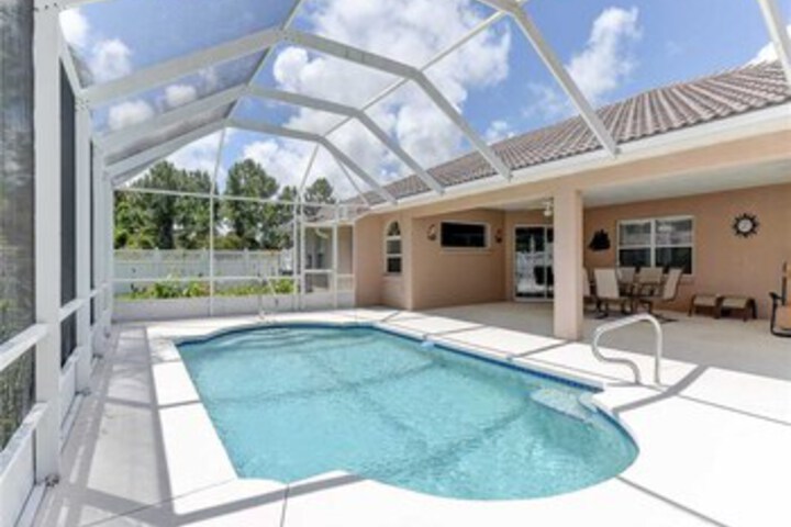 Coquina Dreams 3 Bedrooms, Private Pool, Sleeps 8 in Palm Coast, FL