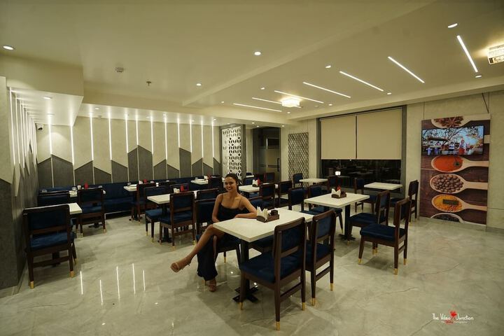 Dining 8 of 9