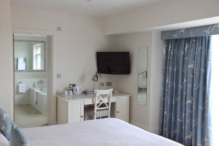 Room 6 of 39