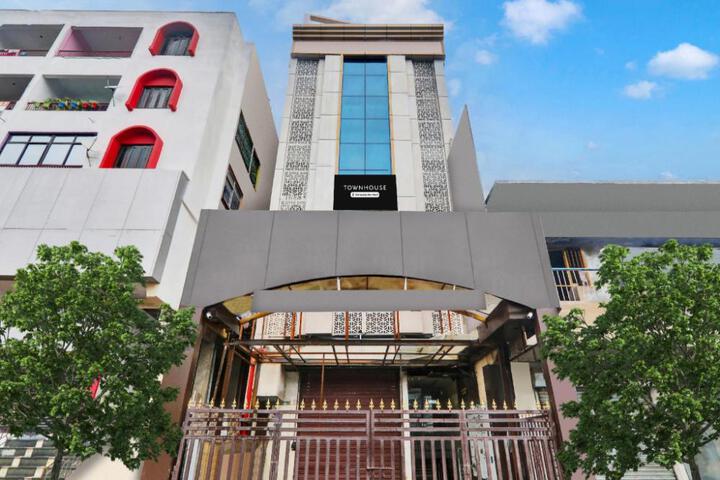 Super Townhouse Kankarbagh formerly Kunwar Alcajars