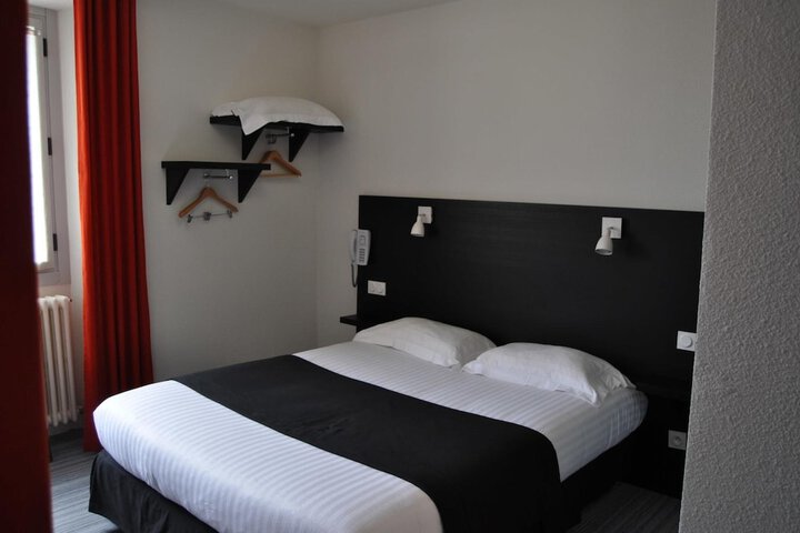 Room 11 of 63