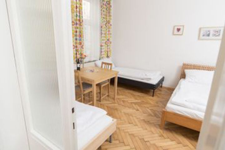 Room 28 of 122