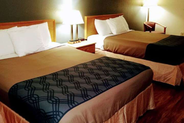 2 Queen Beds (4 of 11)